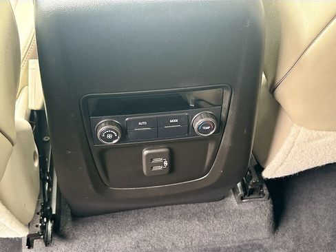 Used 2021 Buick Enclave Essence FWD image 25