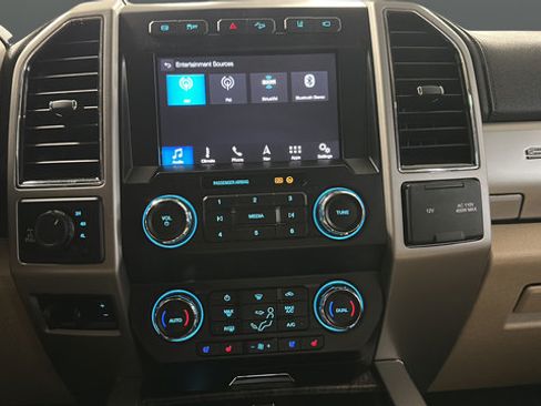 Used 2019 Ford F250 Lariat w/ Lariat Ultimate Package AWD/4WD image 15
