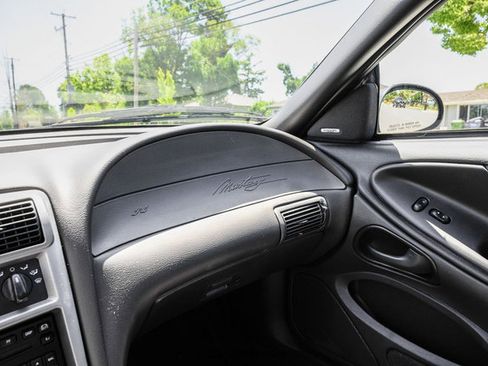 Used 2003 Ford Mustang Mach 1 RWD image 42