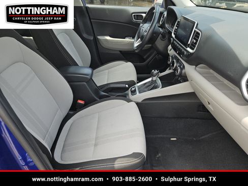 Used 2025 Hyundai Venue SEL image 29