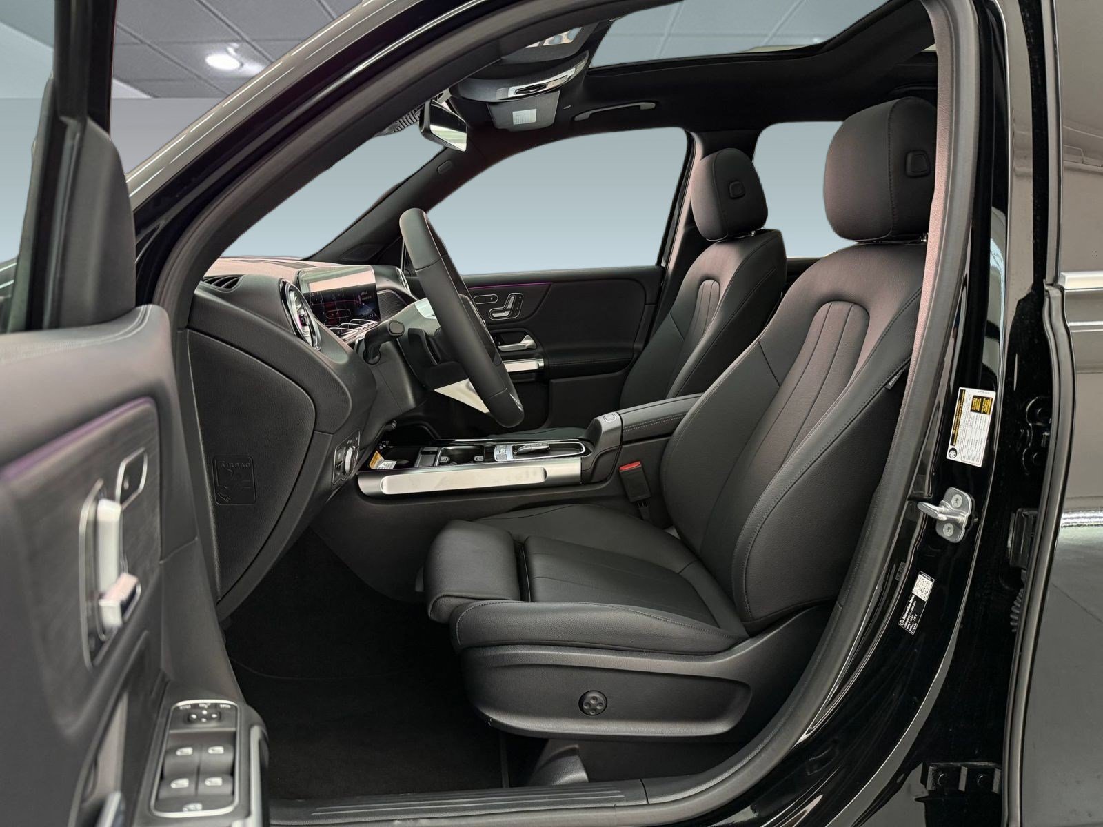 New 2026 Mercedes-Benz GLB 250 image 5