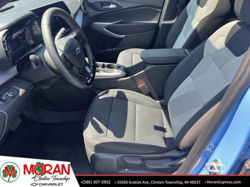 Certified 2024 Chevrolet Trax RS w/ Sunroof Package FWD image 18