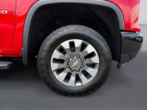 Used 2024 Chevrolet Silverado 2500 Custom w/ Custom Value Package AWD/4WD image 9