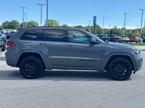 Used 2021 Jeep Grand Cherokee Laredo X AWD/4WD image 30