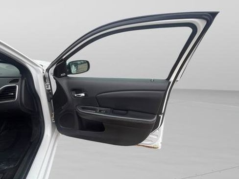 Used 2014 Chrysler 200 Limited image 26