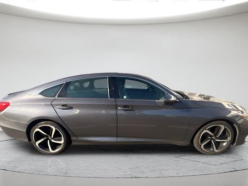 Used 2018 Honda Accord Sport image 2