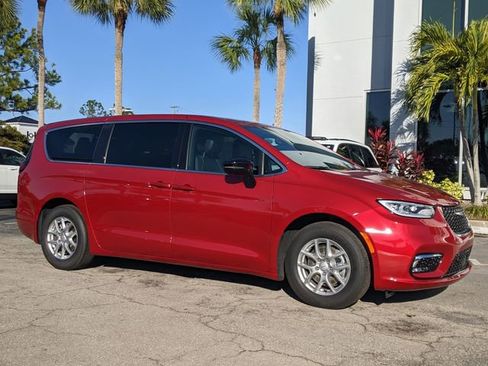 New 2026 Chrysler Pacifica Select FWD image 2