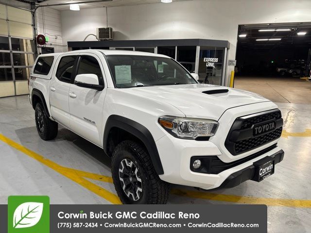 Used 2017 Toyota Tacoma TRD Off-Road AWD/4WD image 4