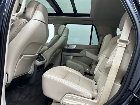 Used 2021 Lincoln Navigator Reserve w/ Luxury Package image 21