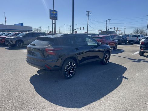 New 2026 Chevrolet Trax RS w/ Sunroof Package image 4