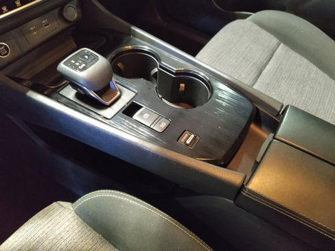 Used 2021 Nissan Rogue SV FWD image 26