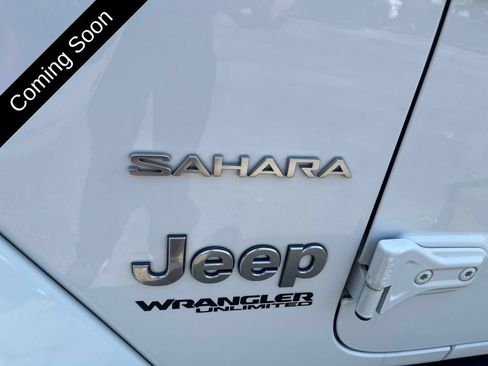 Used 2018 Jeep Wrangler Unlimited Sahara AWD/4WD image 19