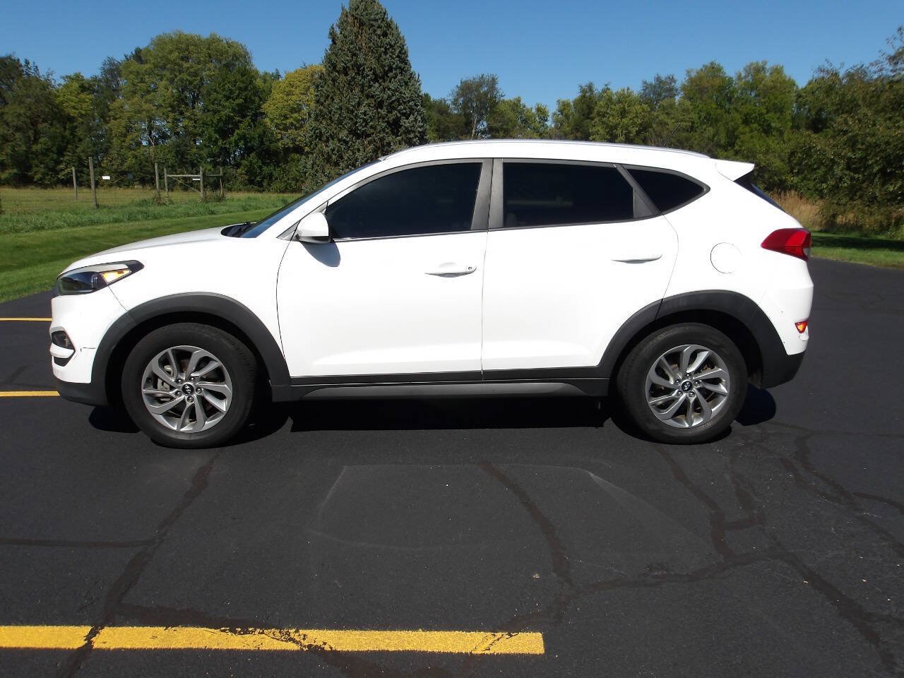 Used 2016 Hyundai Tucson SE w/ Option Group 02 FWD image 2