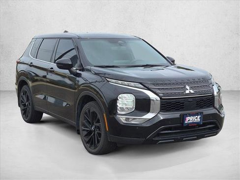 Used 2023 Mitsubishi Outlander SE Black Edition FWD image 3