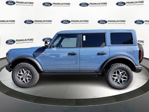 New 2025 Ford Bronco Badlands image 2