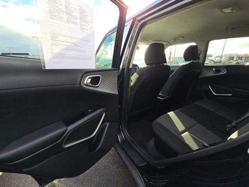 Used 2021 Kia Soul LX image 11