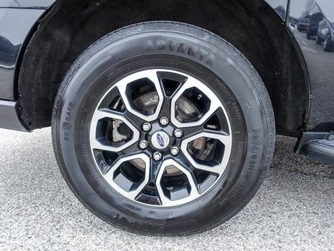 Used 2024 Ford Expedition Max XLT image 10