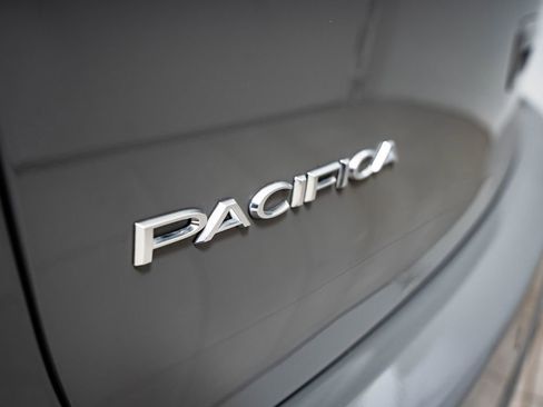 Used 2024 Chrysler Pacifica Pinnacle AWD/4WD image 16