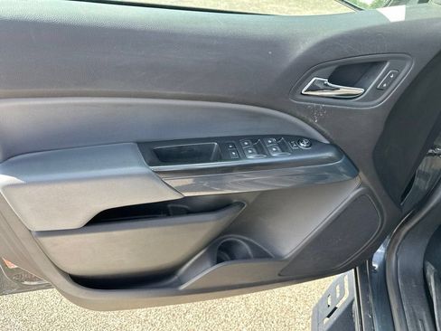 Used 2018 Chevrolet Colorado Z71 AWD/4WD image 11