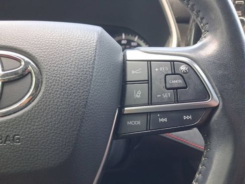 Used 2021 Toyota Highlander XSE FWD image 33