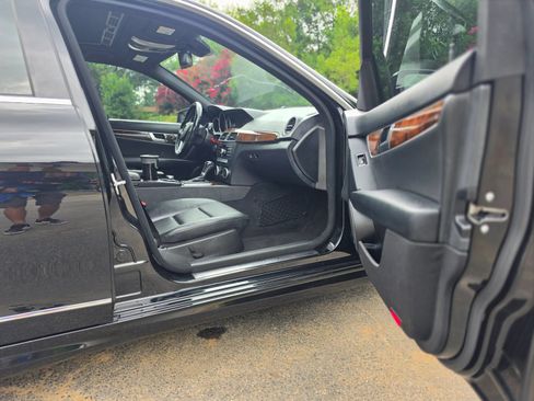 Used 2014 Mercedes-Benz C 250 Sedan image 16