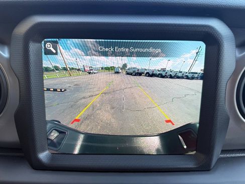 Used 2021 Jeep Gladiator Sport AWD/4WD image 19
