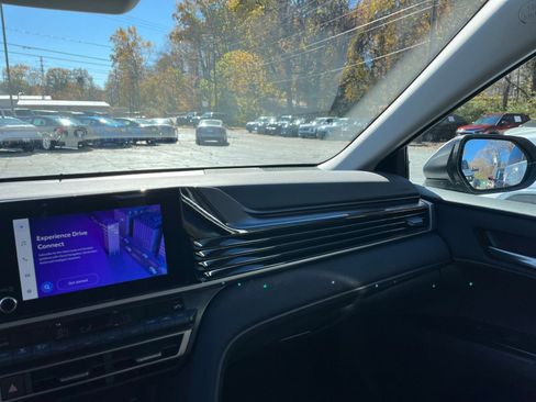 Used 2025 Toyota Camry LE image 33