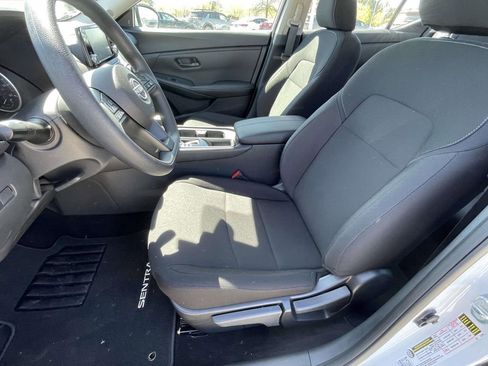 Used 2025 Nissan Sentra S image 13