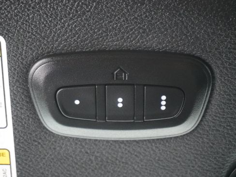 Used 2022 Jeep Wrangler Unlimited Sahara AWD/4WD image 24