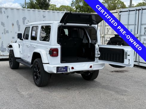 Used 2021 Jeep Wrangler Unlimited Sahara AWD/4WD image 13