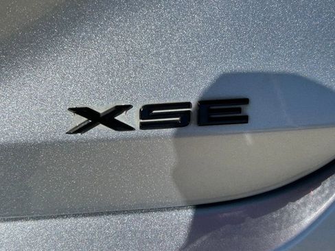 Used 2019 Toyota Avalon XSE image 13