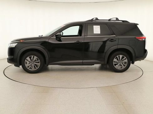 Used 2022 Nissan Pathfinder SV AWD/4WD image 2