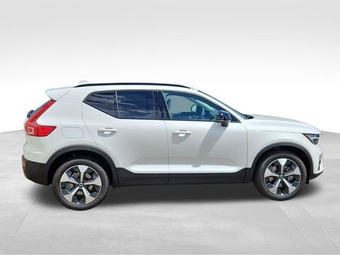 Certified 2026 Volvo XC40 B5 Plus w/ Protection Package Premier image 9