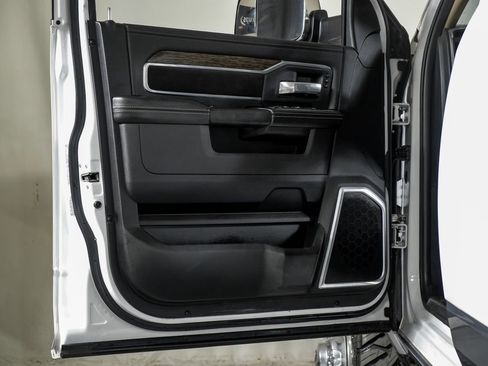 Used 2020 RAM 3500 Laramie image 32