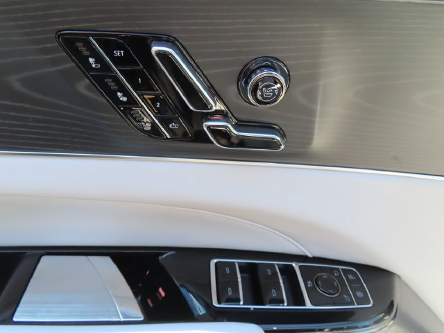 Certified 2026 Cadillac Lyriq Premium Luxury w/ LPO, Floor Liner Package AWD/4WD image 10