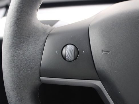 Used 2025 Tesla Model Y Long Range image 24