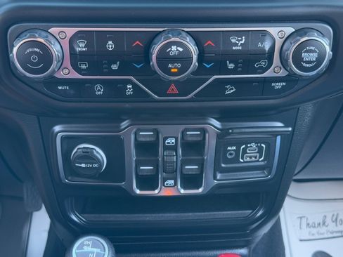 Used 2020 Jeep Wrangler Unlimited Sahara w/ Cold Weather Group AWD/4WD image 16