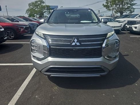 Used 2025 Mitsubishi Outlander SE AWD/4WD image 4