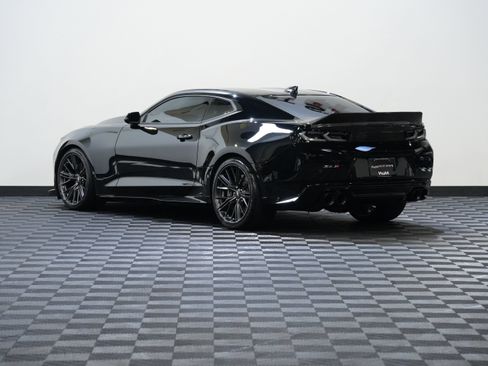 Used 2018 Chevrolet Camaro ZL1 RWD image 8