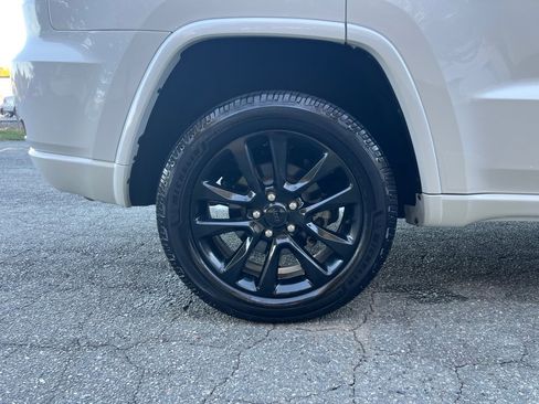 Used 2020 Jeep Grand Cherokee Altitude image 27