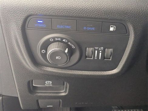 Used 2023 Jeep Grand Cherokee 4WD 4xe image 16