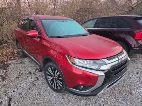 Used 2019 Mitsubishi Outlander SE image 3