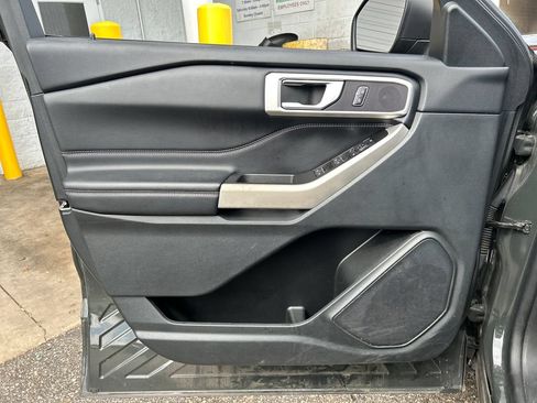Used 2022 Ford Explorer XLT w/ Equipment Group 202A RWD image 9
