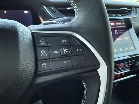 New 2025 Jeep Grand Cherokee Laredo X w/ Luxury Tech Group I image 15