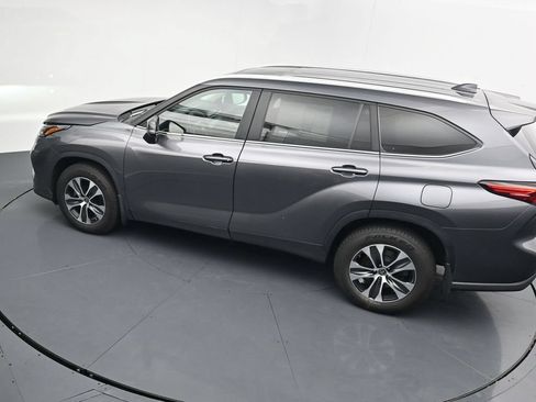 Used 2023 Toyota Highlander XLE AWD/4WD image 29