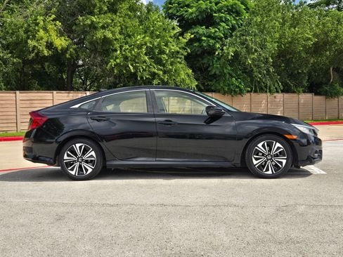 Used 2018 Honda Civic EX-T image 2