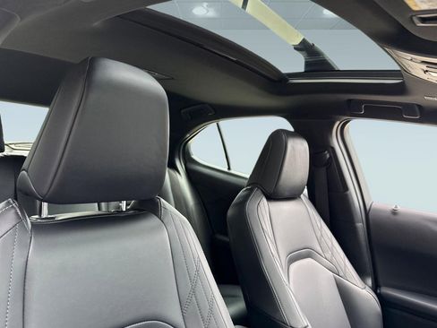 Certified 2025 Lexus UX 300h FWD w/ Accessory Package (Z2) image 15