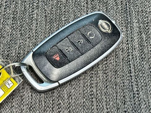 Used 2023 Nissan Rogue SV image 24