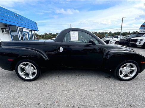 Used 2006 Chevrolet SSR w/ Preferred Equipment Group image 26