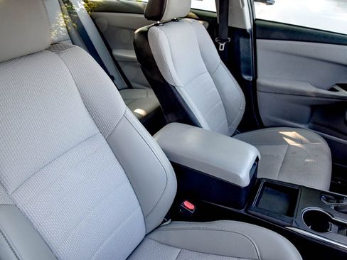 Used 2017 Toyota Camry SE FWD image 10